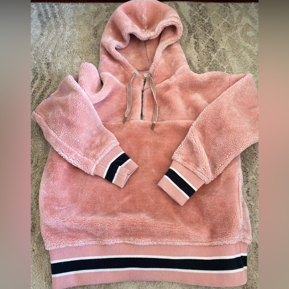 UGG Pink sweater - Picture 1 of 3